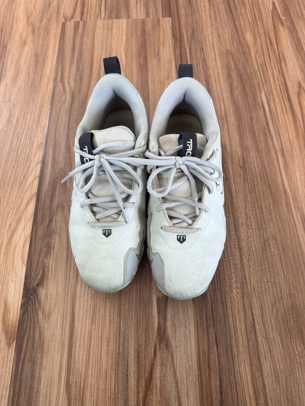 Nike Boys Size 5 Trout Baseball Cleats Light Gray